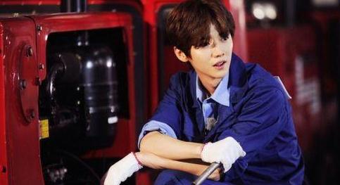 爆料鹿晗炒作事件视频,真相与争议再引热议 第2张 爆料鹿晗炒作事件视频,真相与争议再引热议 第2张